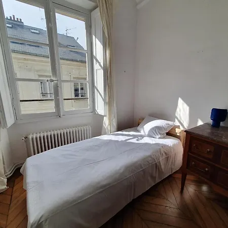 Exigehome-appartement De Standing Au Coeur De Versailles
